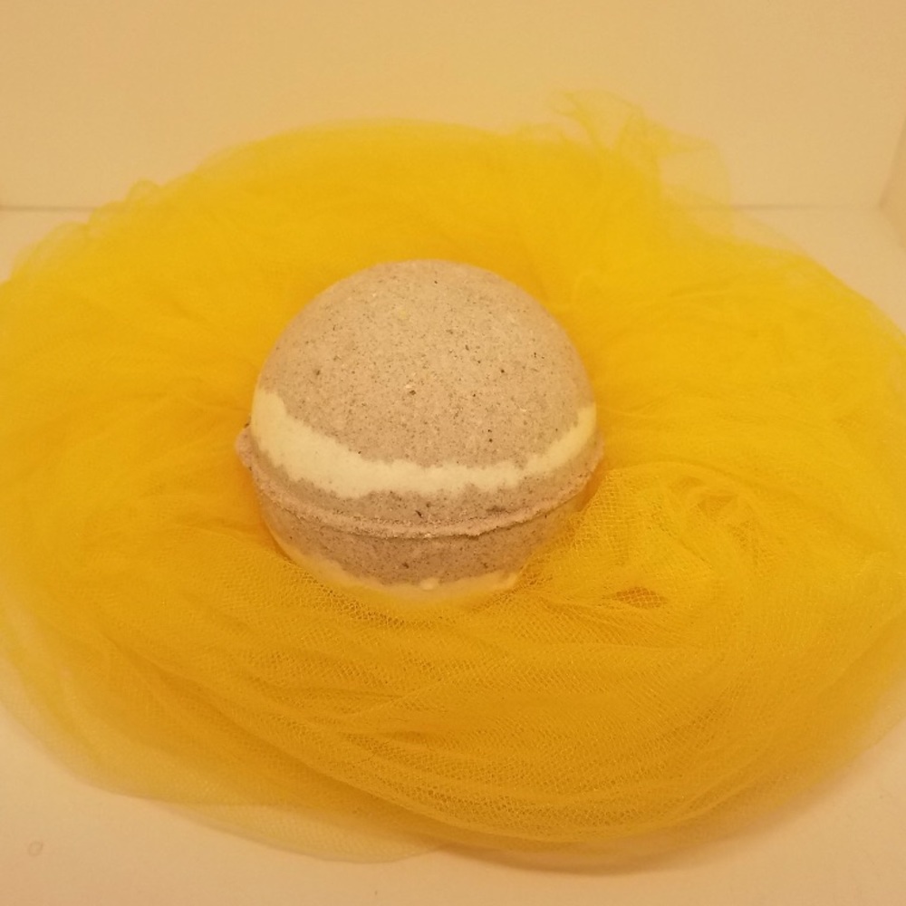 Brown Sugar and Vanilla 8oz Bath Bomb